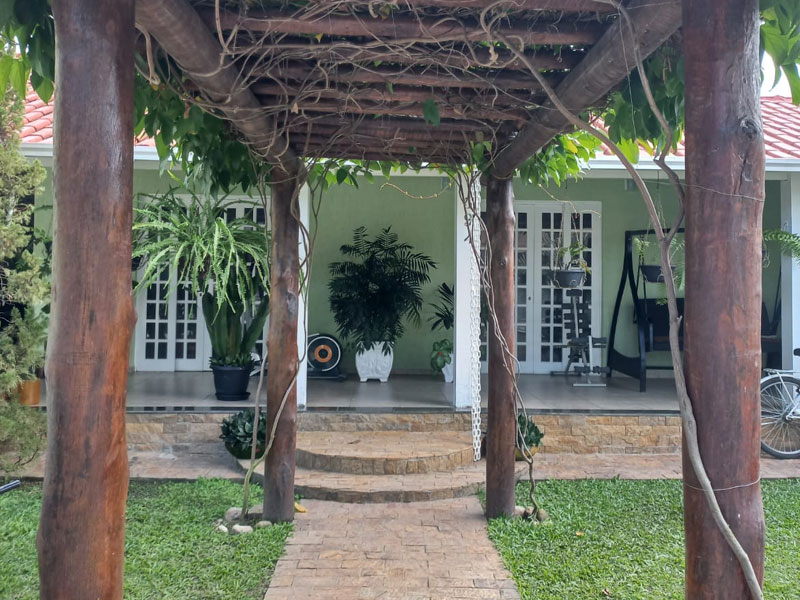 Casa de alto padrão no centro de Papucaia - Cachoeiras de Macacu - Cod.C006